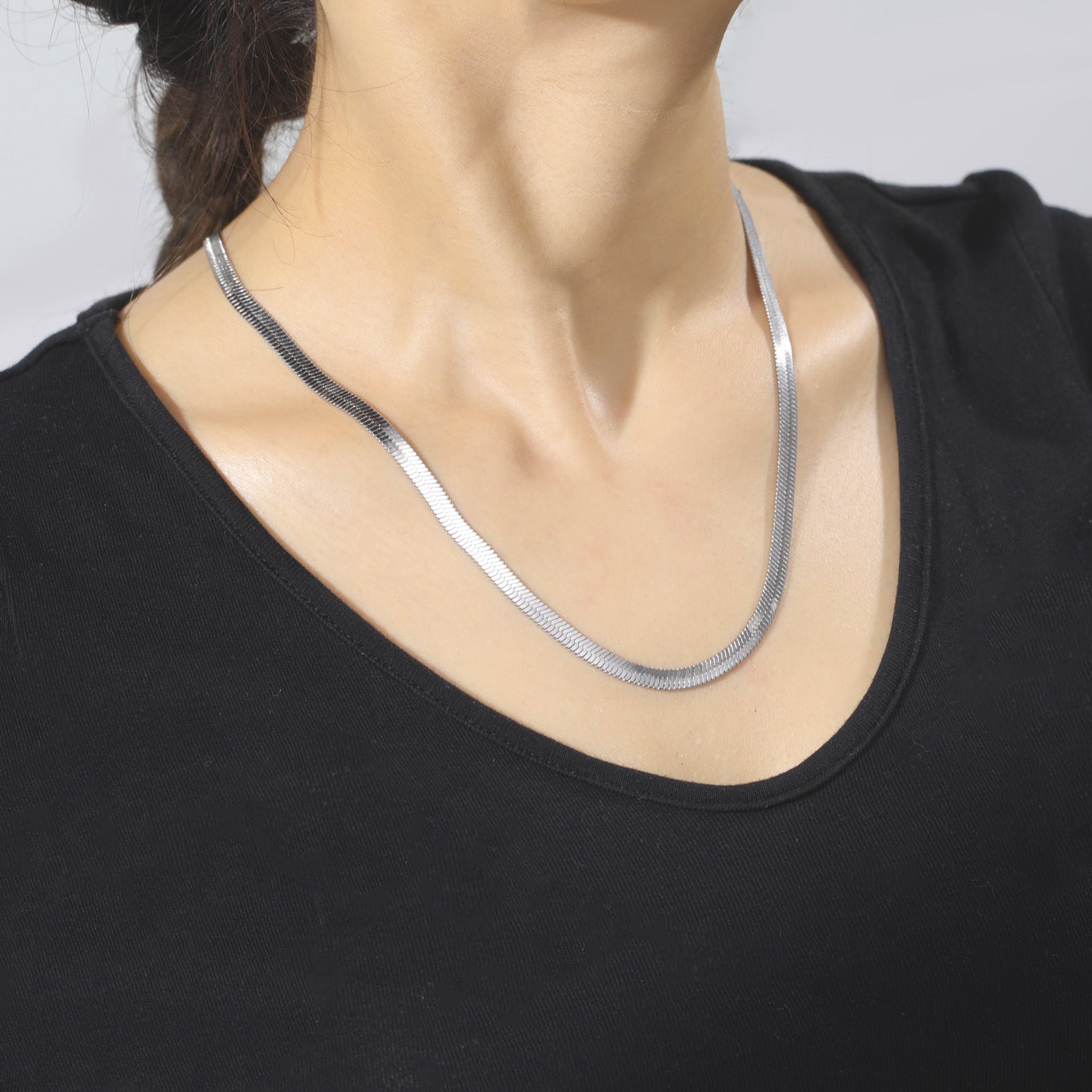 Sharp Line Necklace